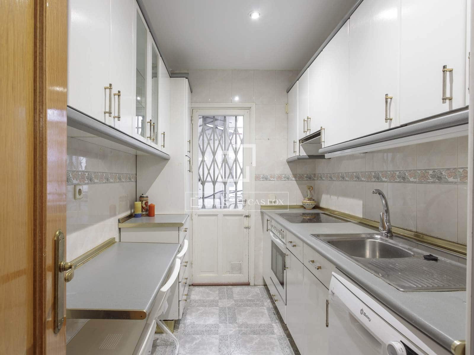 4 soveværelse Lejlighed til leje i Madrid by - € 2.700 (Ref: 9571907)