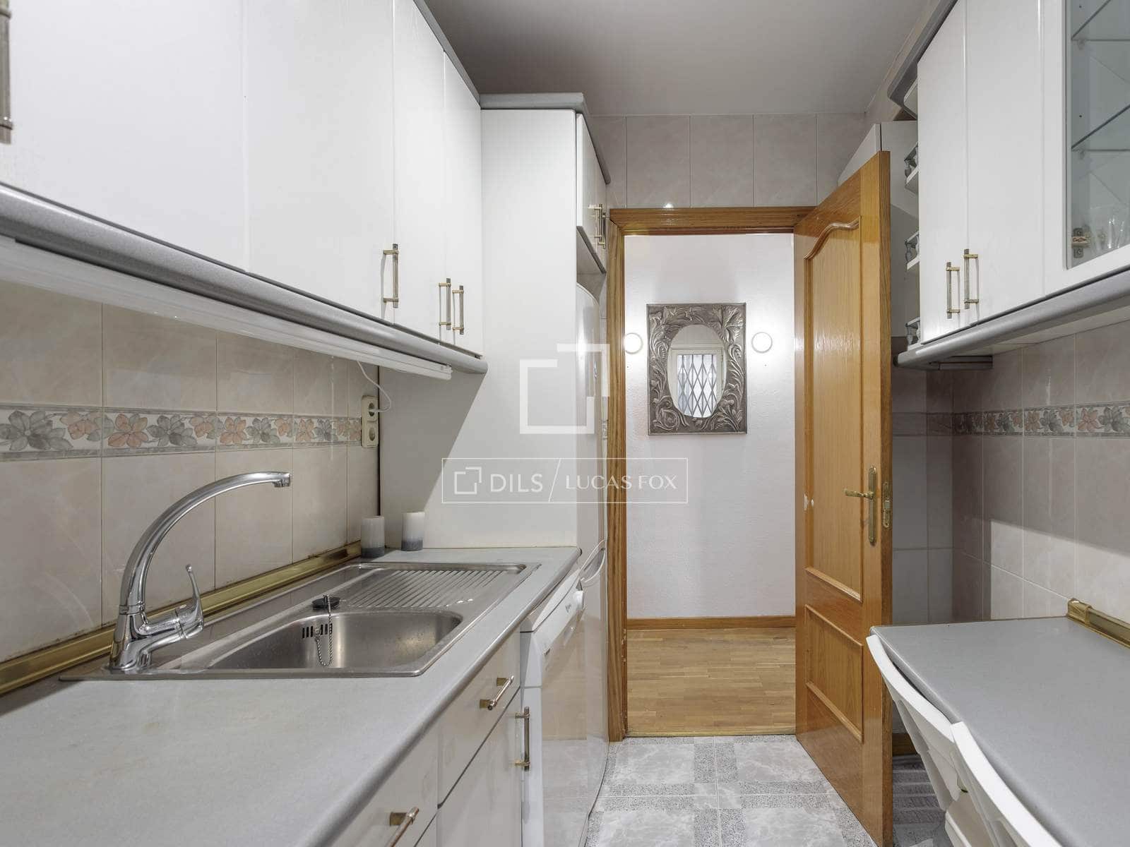 4 soveværelse Lejlighed til leje i Madrid by - € 2.700 (Ref: 9571907)