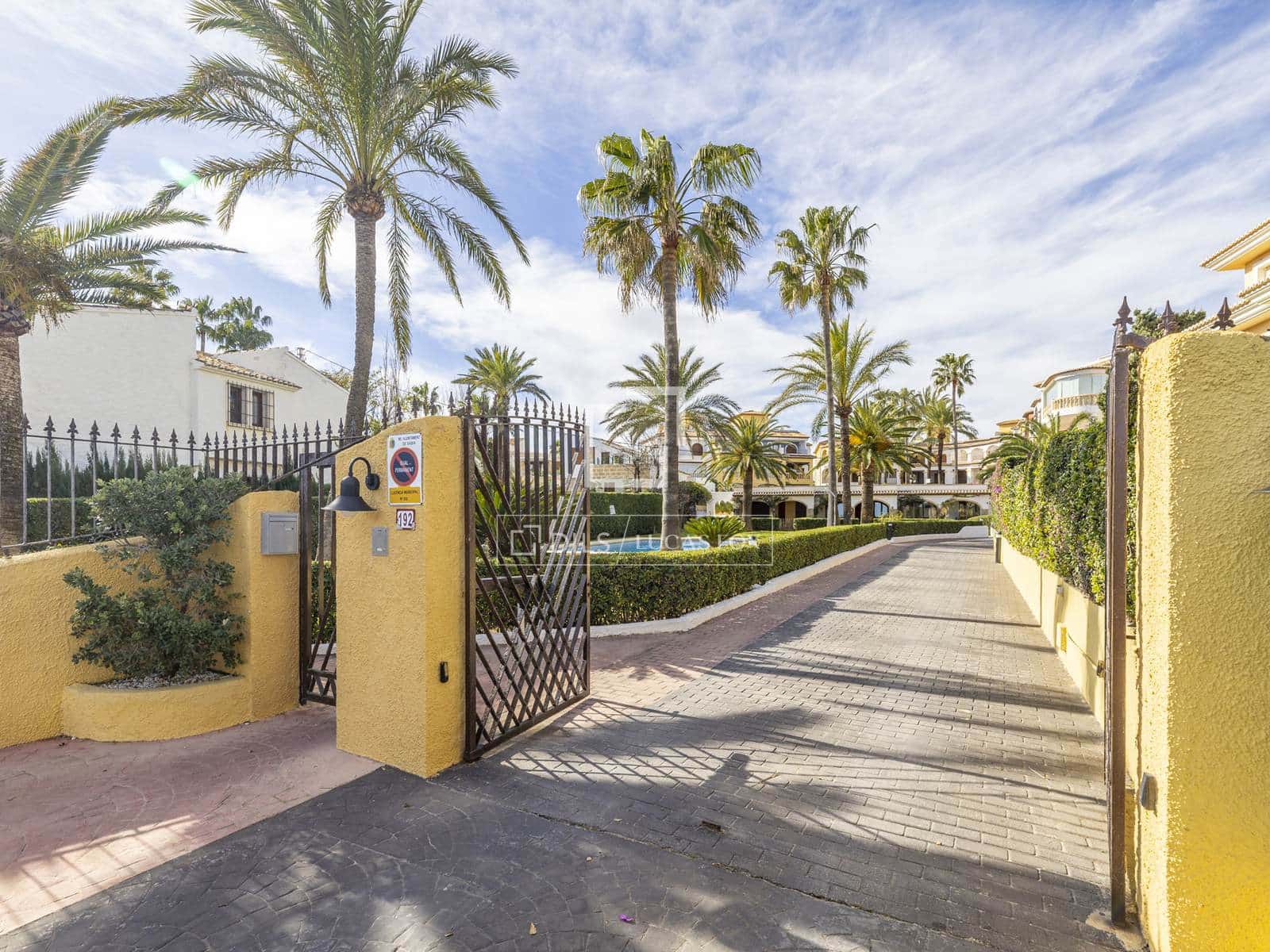 Apartamento de 2 habitaciones en Javea / Xàbia en venta con piscina garaje - 595.000 € (Ref: 9572213)