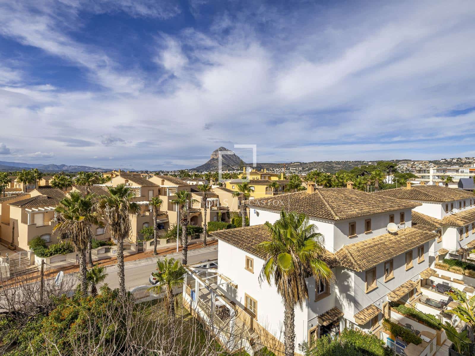 Apartamento de 2 habitaciones en Javea / Xàbia en venta con piscina garaje - 595.000 € (Ref: 9572213)