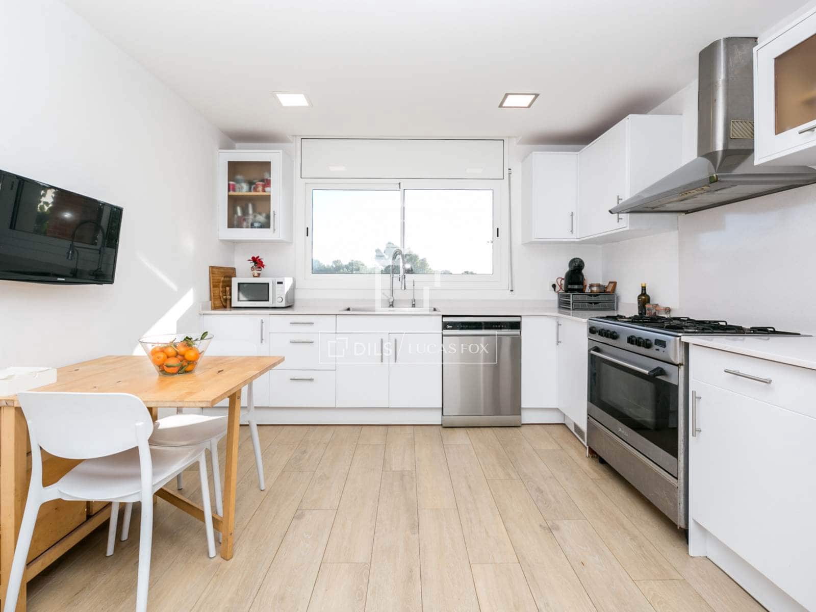 4 slaapkamer Villa te koop in Castelldefels met zwembad - € 1.400.000 (Ref: 9572289)