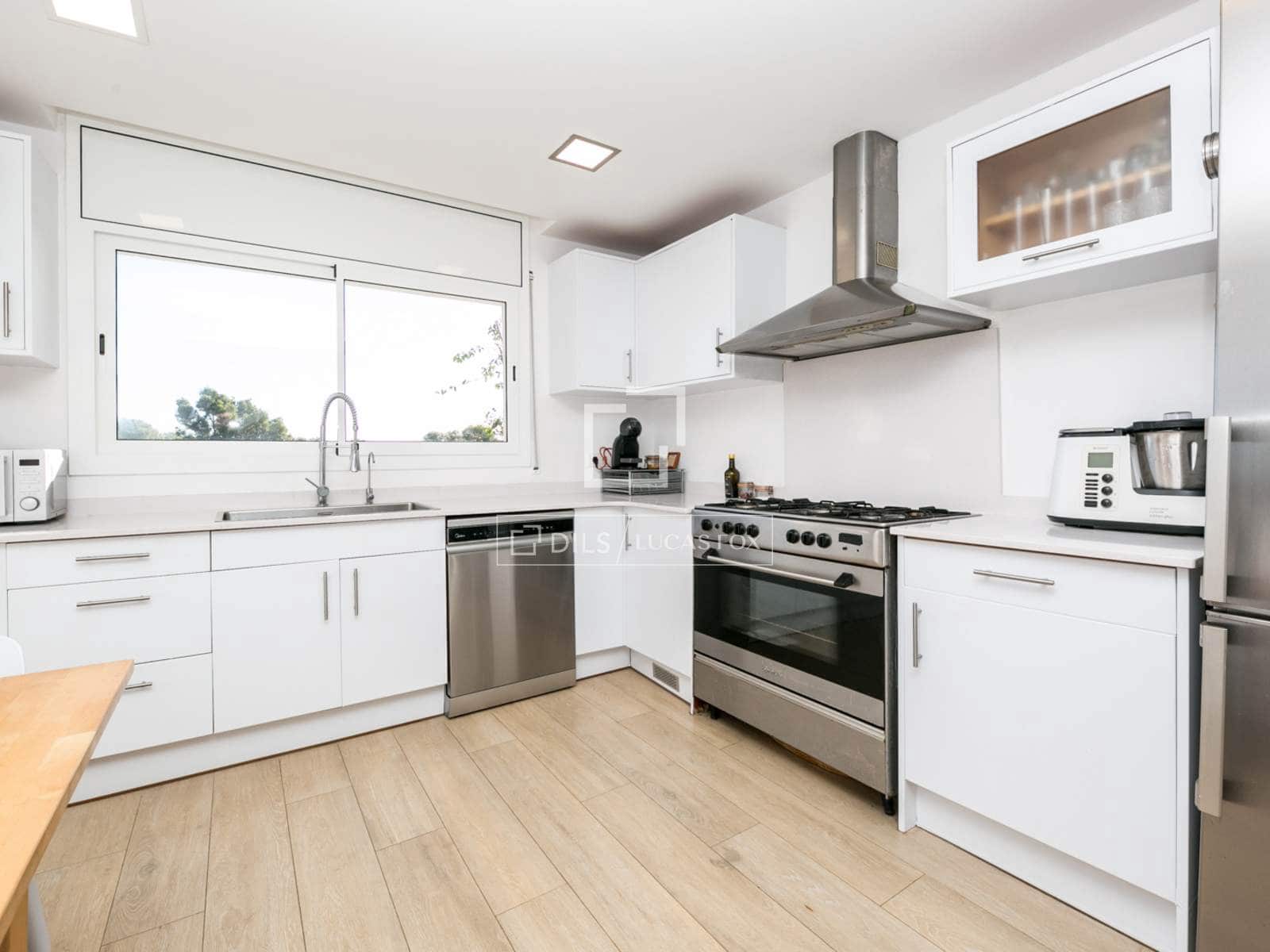 4 slaapkamer Villa te koop in Castelldefels met zwembad - € 1.400.000 (Ref: 9572289)