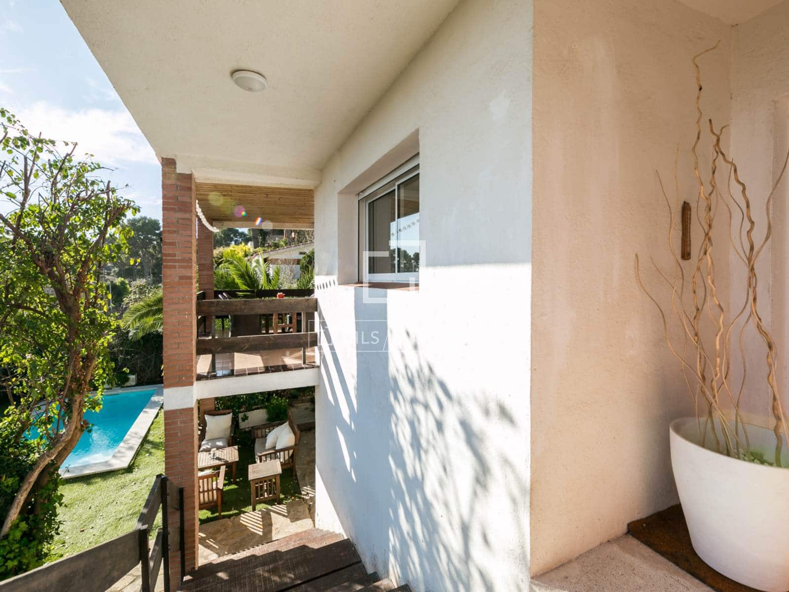 4 slaapkamer Villa te koop in Castelldefels met zwembad - € 1.400.000 (Ref: 9572289)