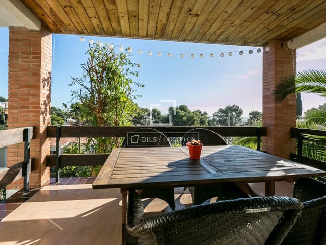 4 slaapkamer Villa te koop in Castelldefels met zwembad - € 1.400.000 (Ref: 9572289)