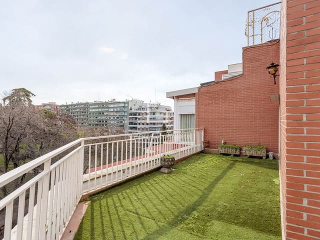 2 soveværelse Penthouse til salg i Jerónimos, Madrid by - € 1.150.000 (Ref: 9572292)