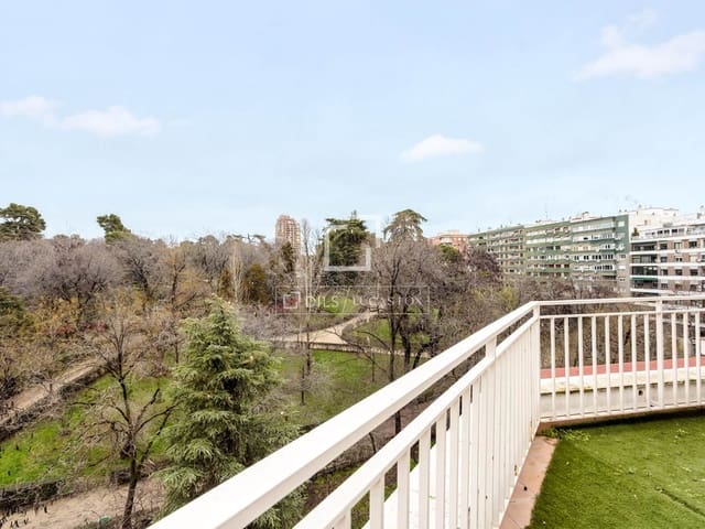2 soveværelse Penthouse til salg i Jerónimos, Madrid by - € 1.150.000 (Ref: 9572292)