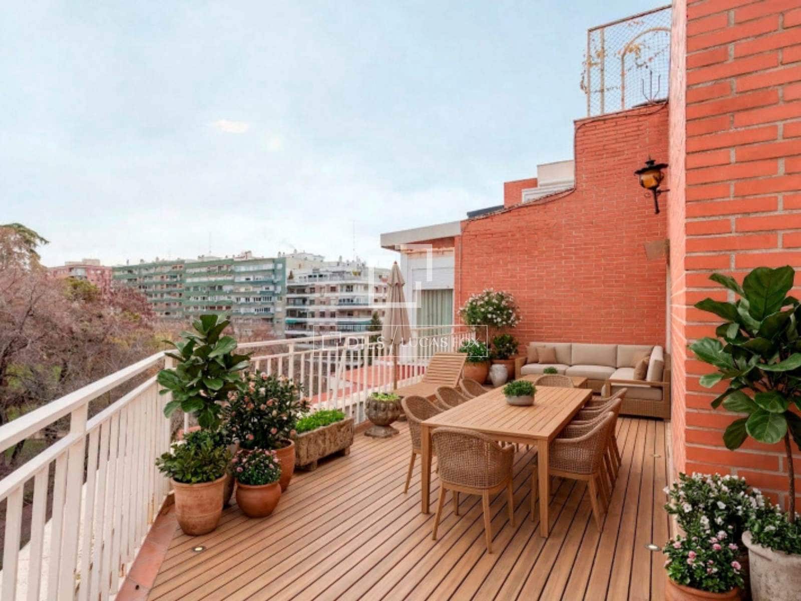2 soveværelse Penthouse til salg i Madrid by - € 990.000 (Ref: 9572292)