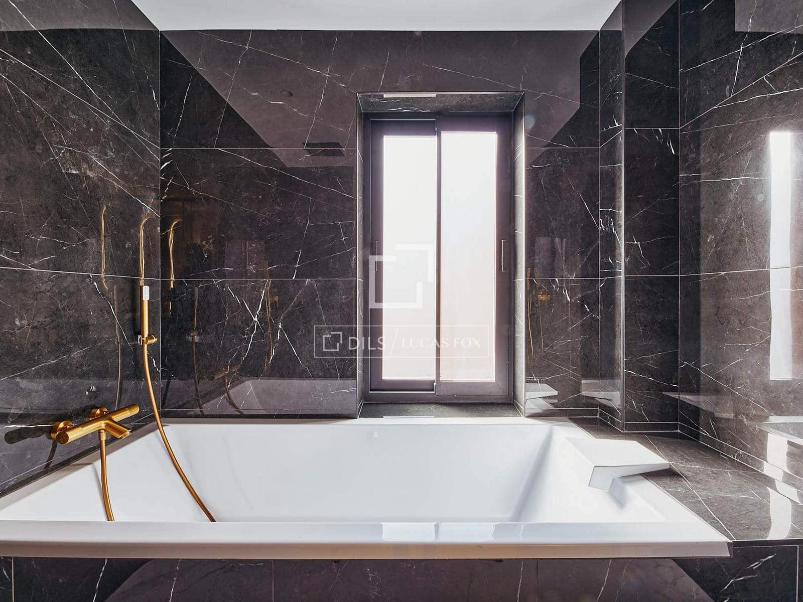 3 makuuhuone Huoneisto myytävänä paikassa Madrid kaupunki - 2 409 000 € (Ref: 9572294)