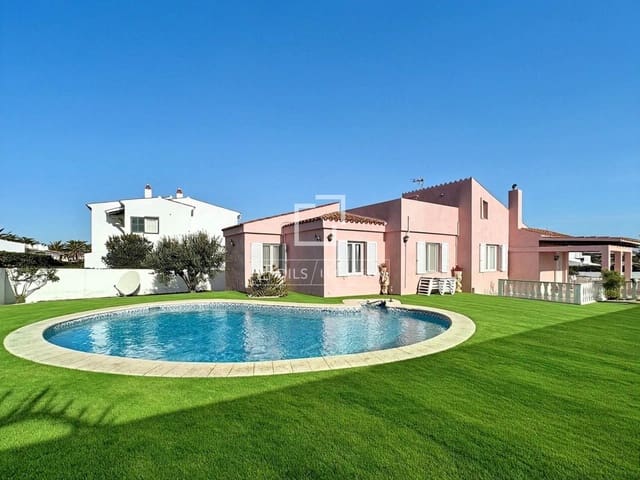 5 Zimmer Villa zu verkaufen in Es Castell mit Pool - 1.200.000 € (Ref: 9578990)