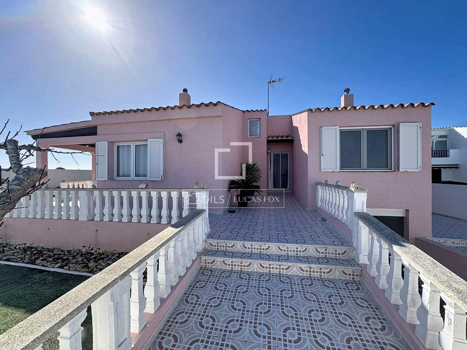 5 Zimmer Villa zu verkaufen in Es Castell mit Pool - 1.200.000 € (Ref: 9578990)