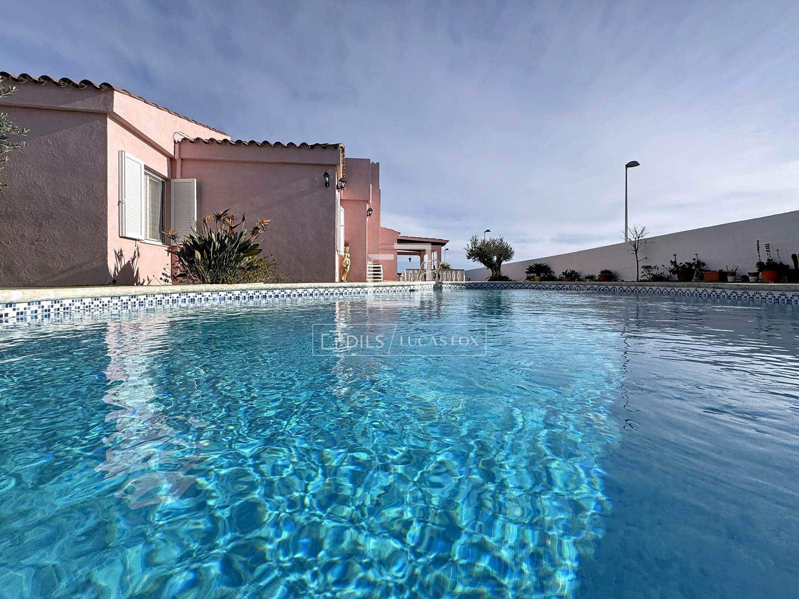 5 Zimmer Villa zu verkaufen in Es Castell mit Pool - 1.200.000 € (Ref: 9578990)