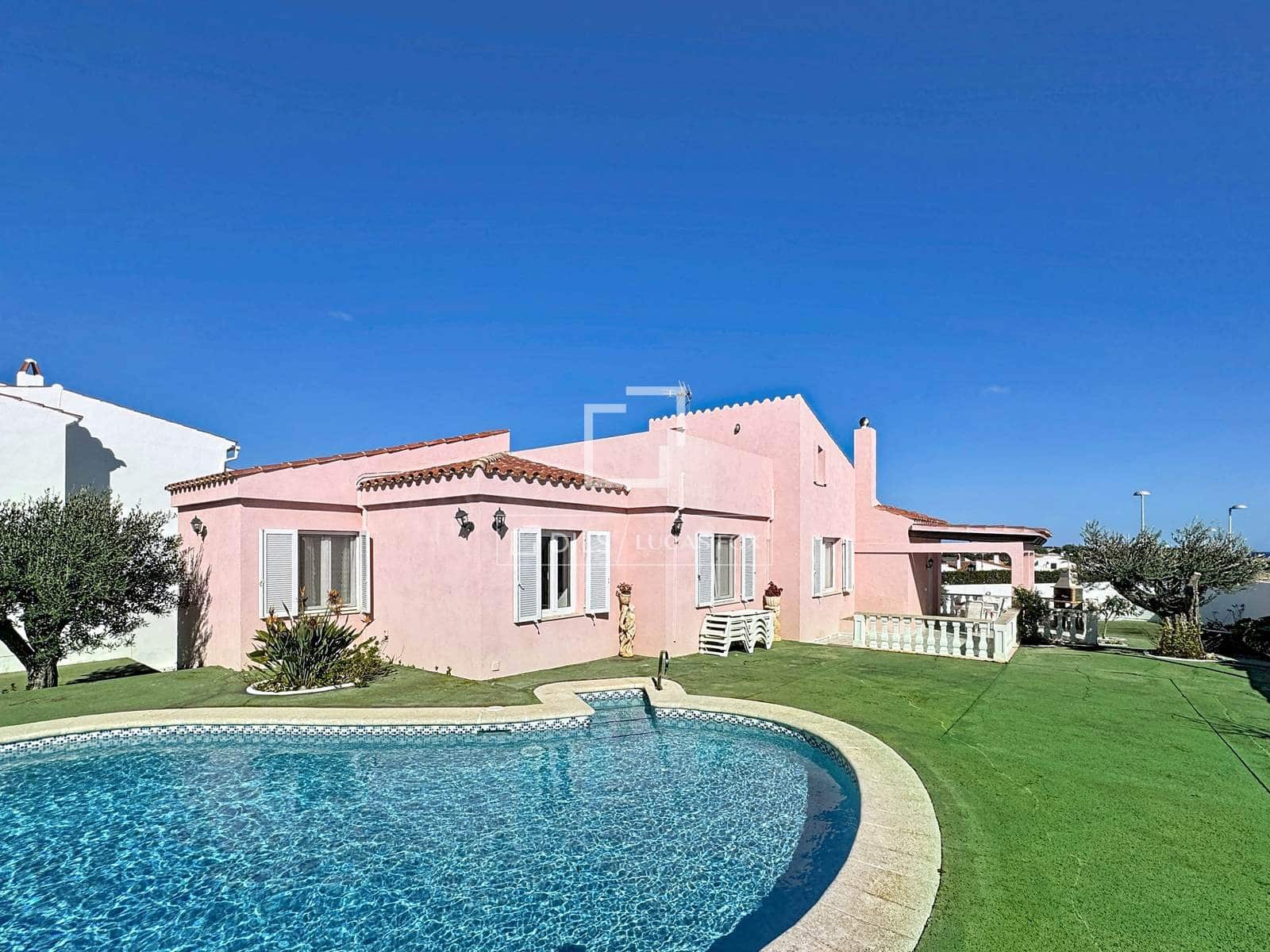 5 Zimmer Villa zu verkaufen in Es Castell mit Pool - 1.200.000 € (Ref: 9578990)