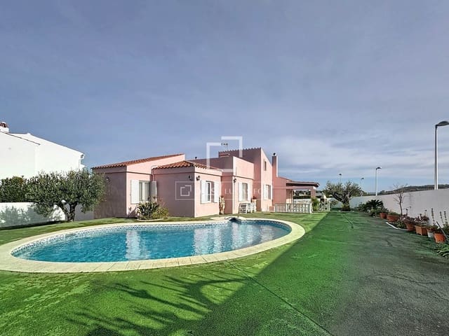 5 Zimmer Villa zu verkaufen in Es Castell mit Pool - 1.200.000 € (Ref: 9578990)