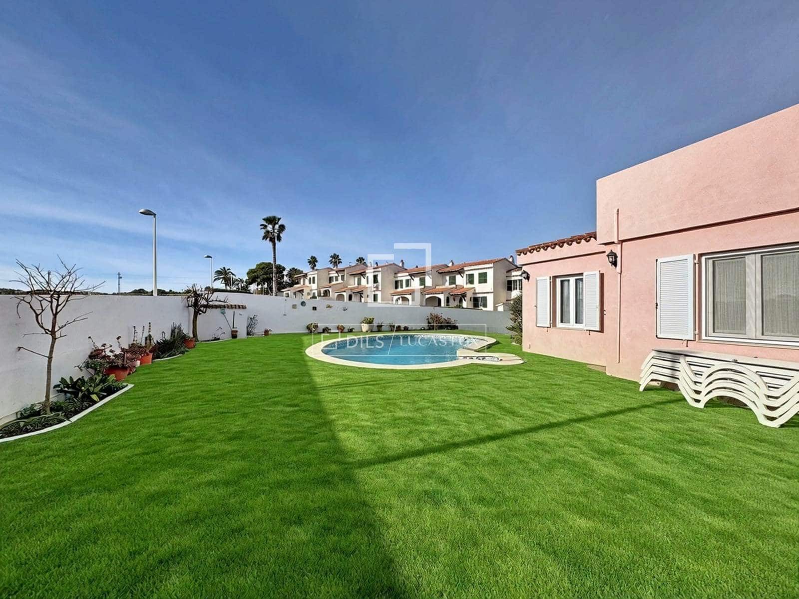 5 Zimmer Villa zu verkaufen in Es Castell mit Pool - 1.200.000 € (Ref: 9578990)