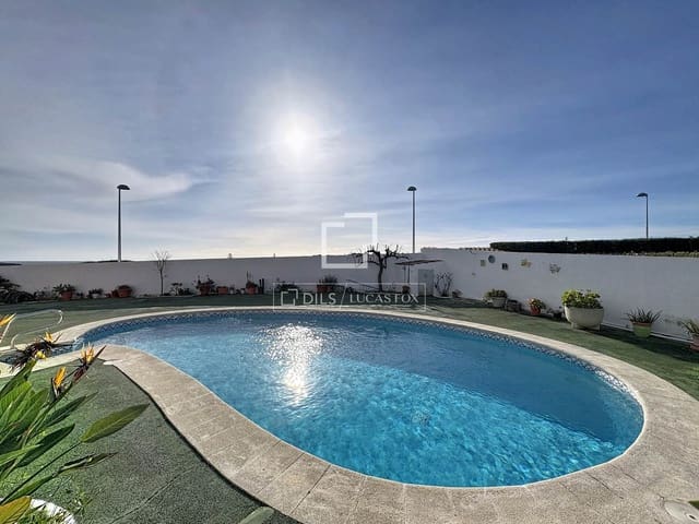 5 Zimmer Villa zu verkaufen in Es Castell mit Pool - 1.200.000 € (Ref: 9578990)