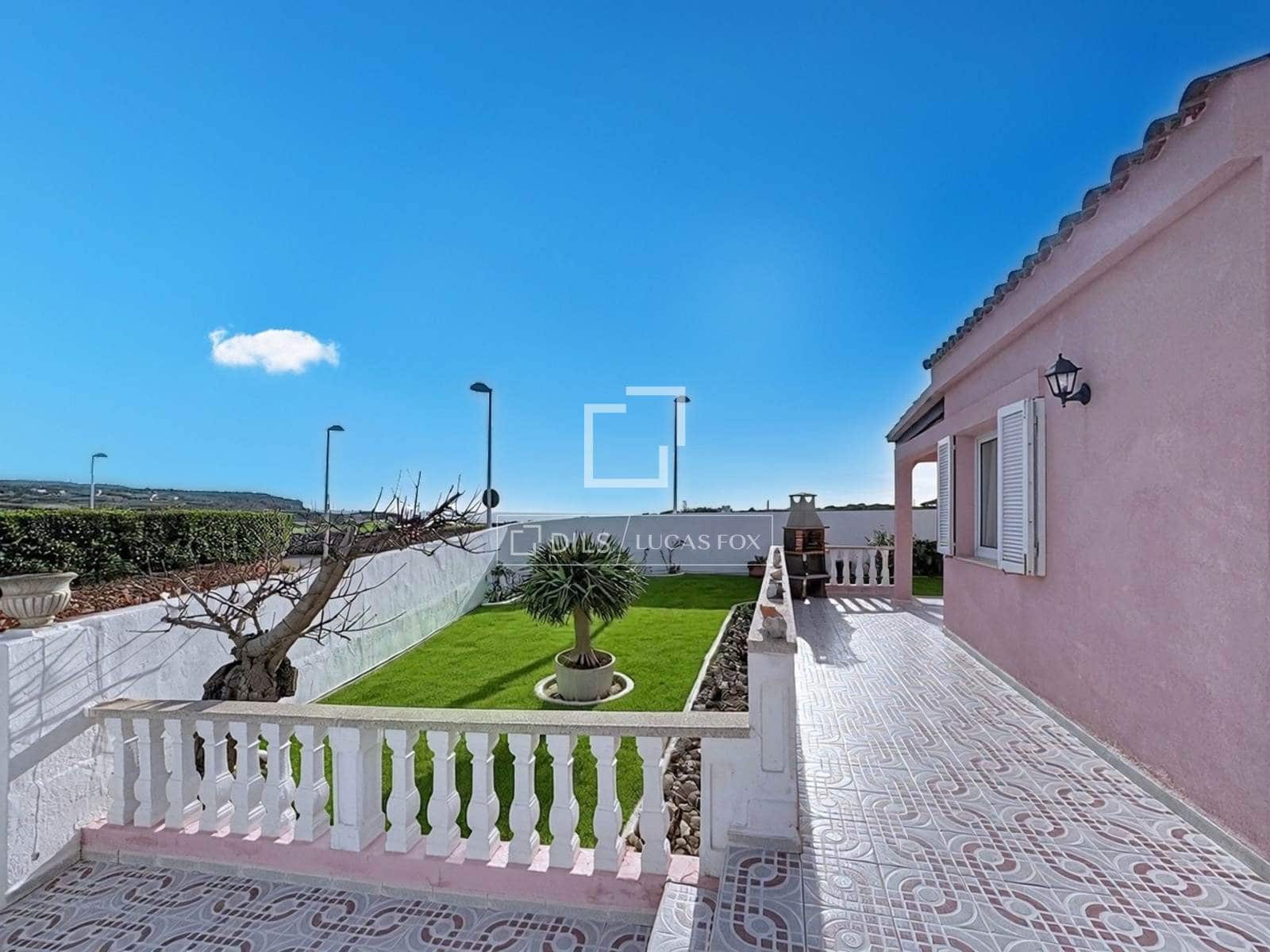 5 Zimmer Villa zu verkaufen in Es Castell mit Pool - 1.200.000 € (Ref: 9578990)