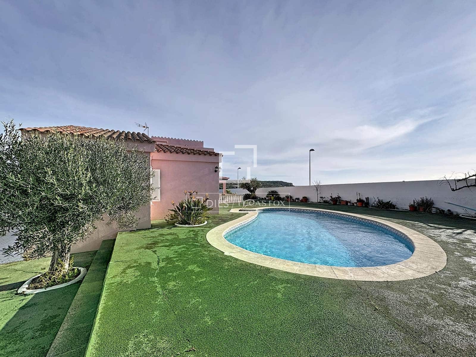 5 Zimmer Villa zu verkaufen in Es Castell mit Pool - 1.200.000 € (Ref: 9578990)