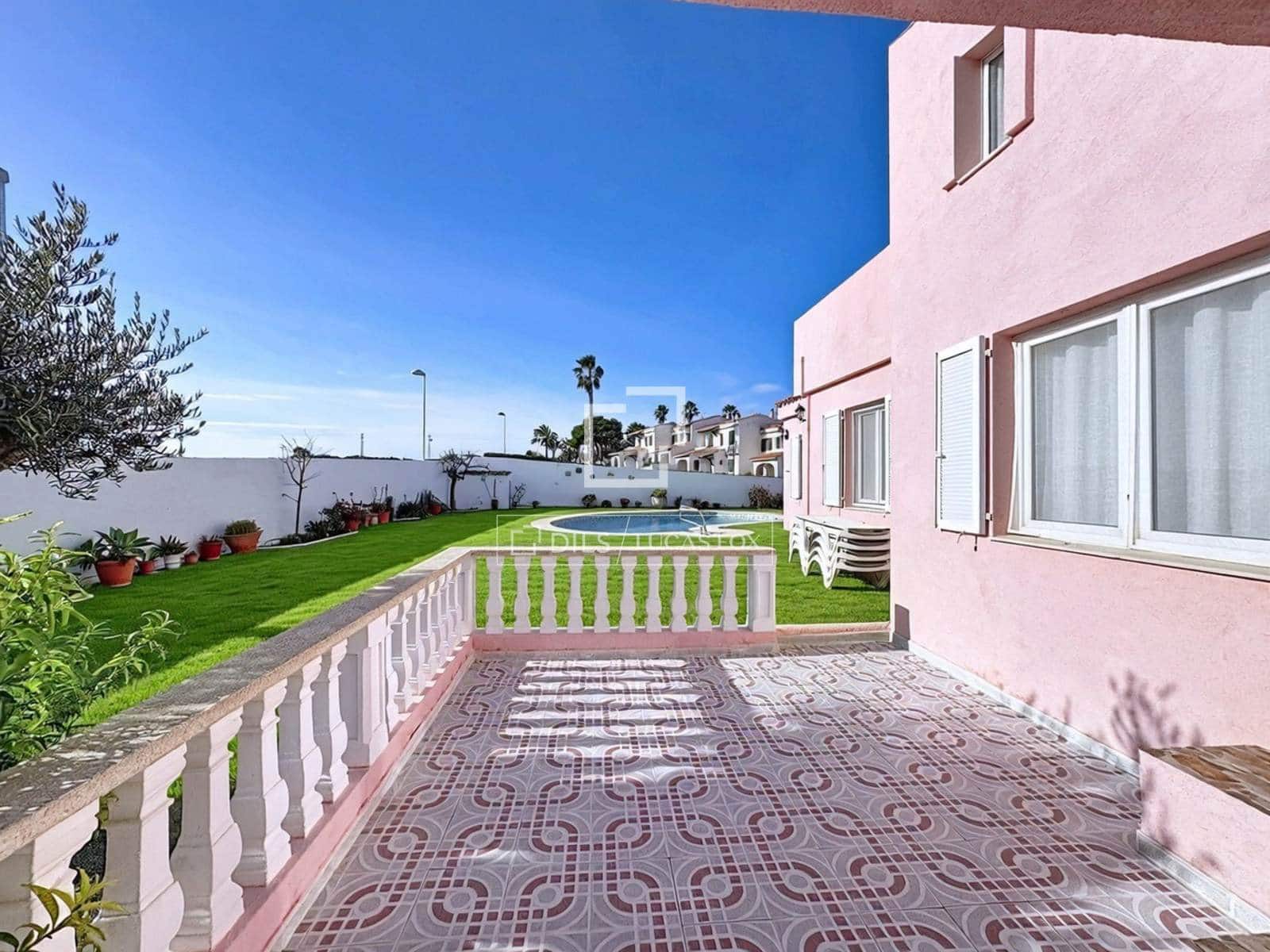 5 Zimmer Villa zu verkaufen in Es Castell mit Pool - 1.200.000 € (Ref: 9578990)