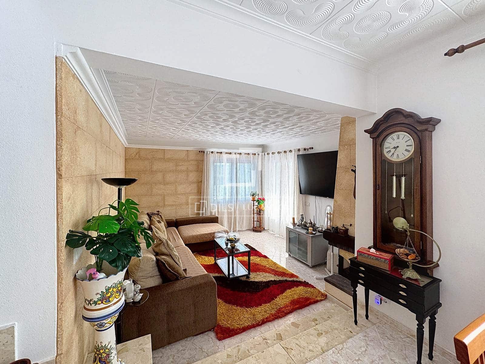 5 Zimmer Villa zu verkaufen in Es Castell mit Pool - 1.200.000 € (Ref: 9578990)