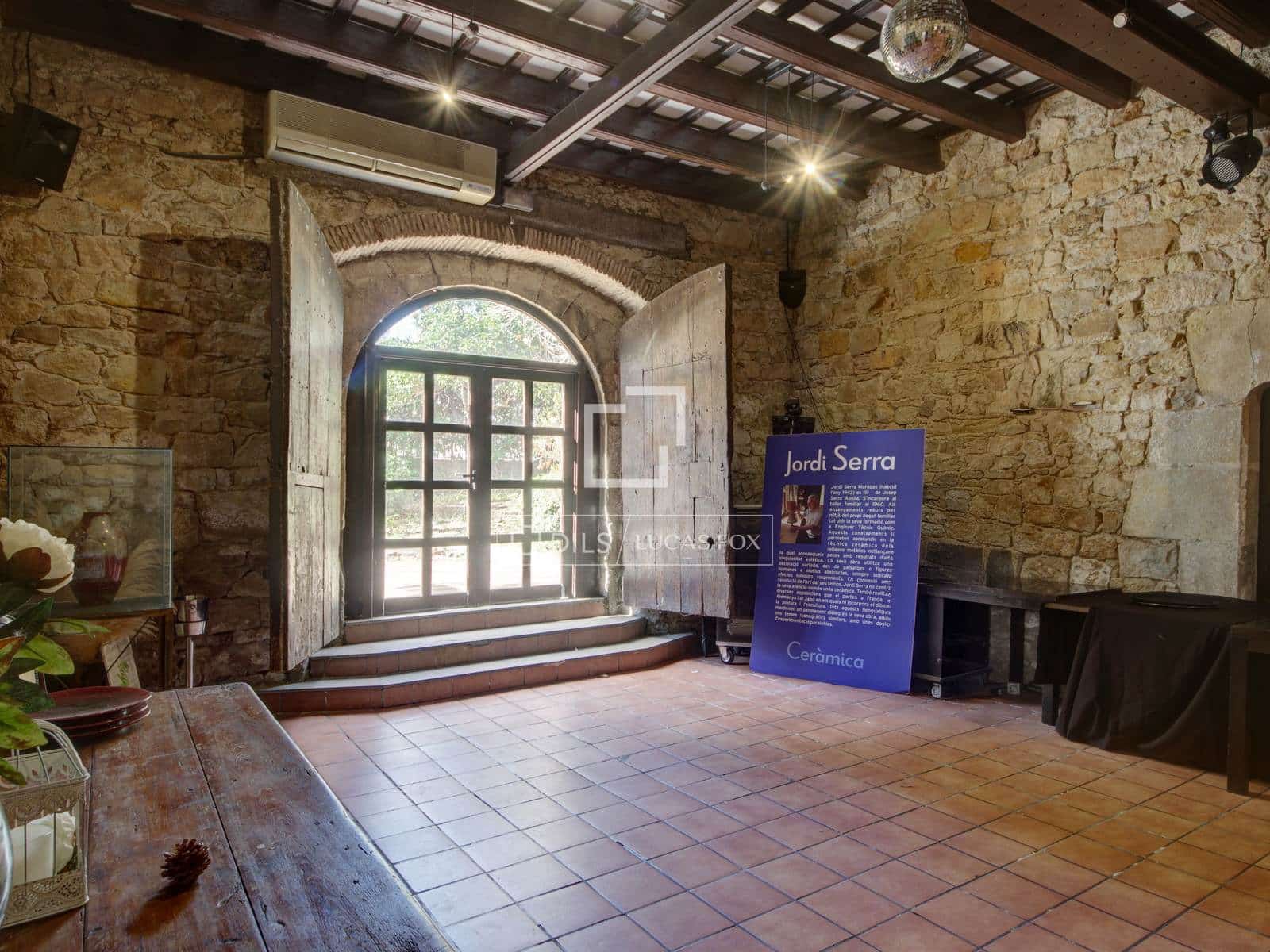 Commercial for sale in Cornella de Llobregat - € 2,700,000 (Ref: 9580377)