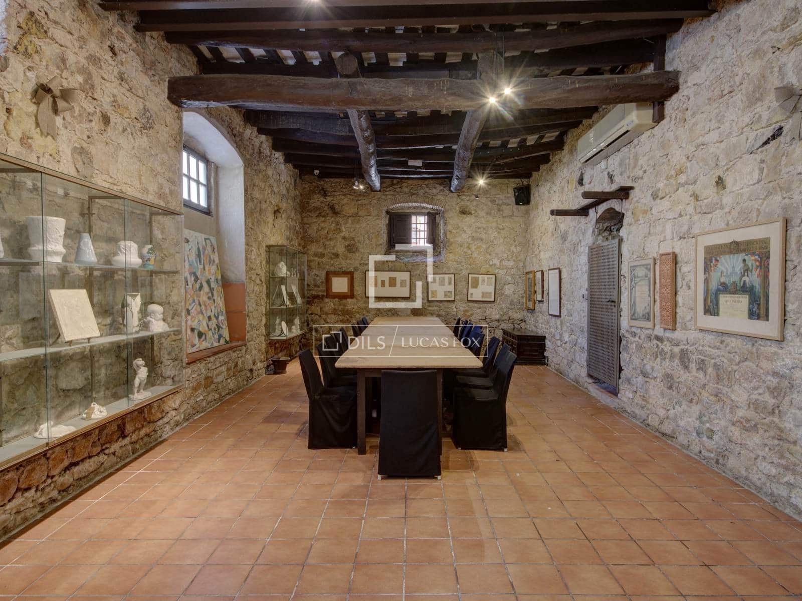 Commercial for sale in Cornella de Llobregat - € 2,700,000 (Ref: 9580377)