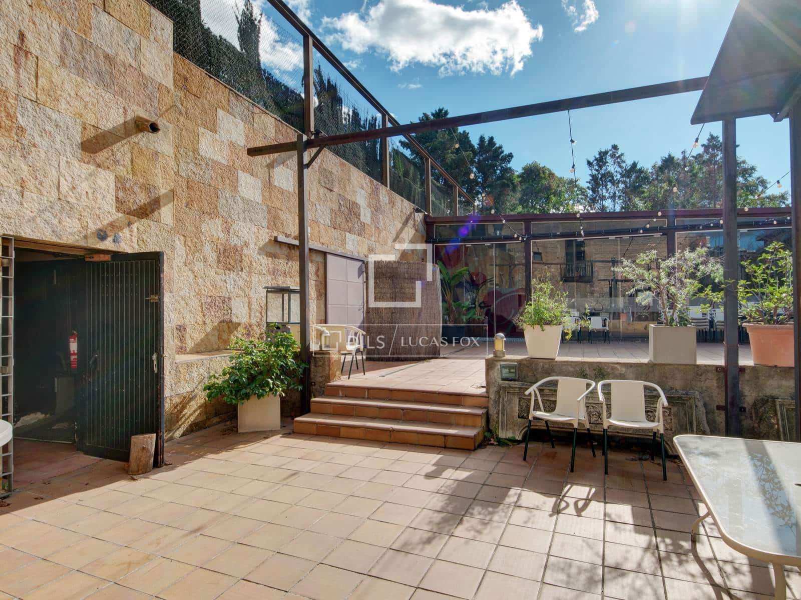 Commercial for sale in Cornella de Llobregat - € 2,700,000 (Ref: 9580377)