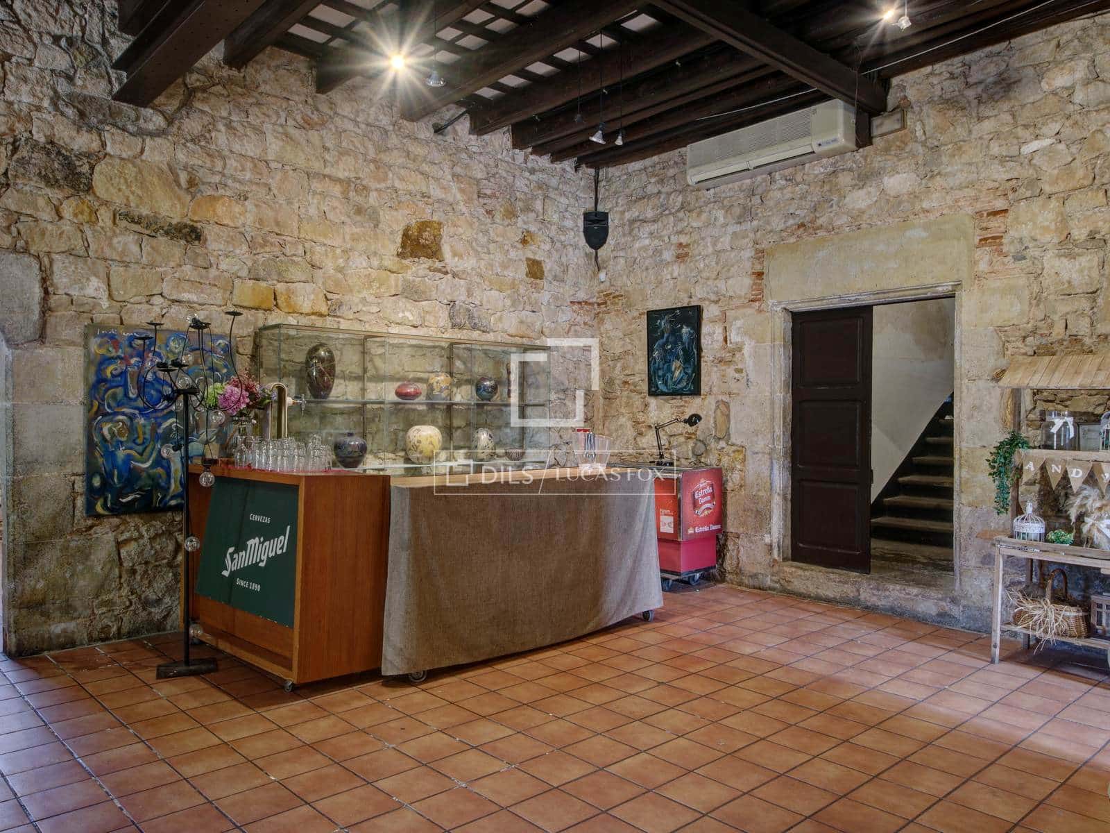 Commercial for sale in Cornella de Llobregat - € 2,700,000 (Ref: 9580377)