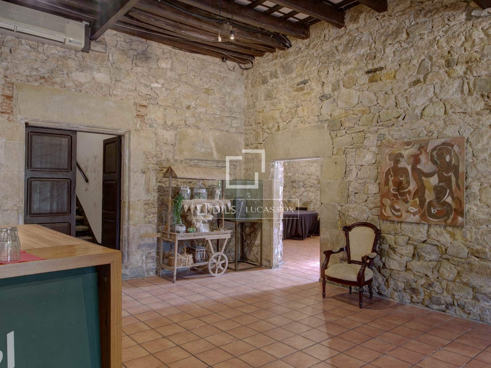 Commercial for sale in Cornella de Llobregat - € 2,700,000 (Ref: 9580377)