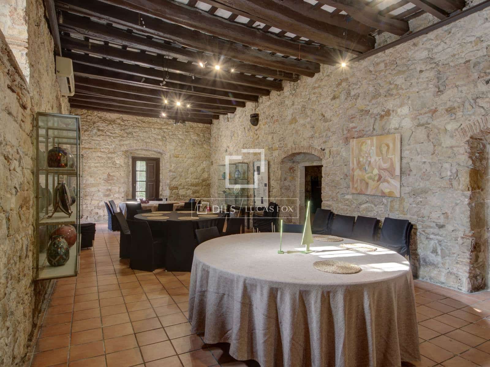 Commercial for sale in Cornella de Llobregat - € 2,700,000 (Ref: 9580377)