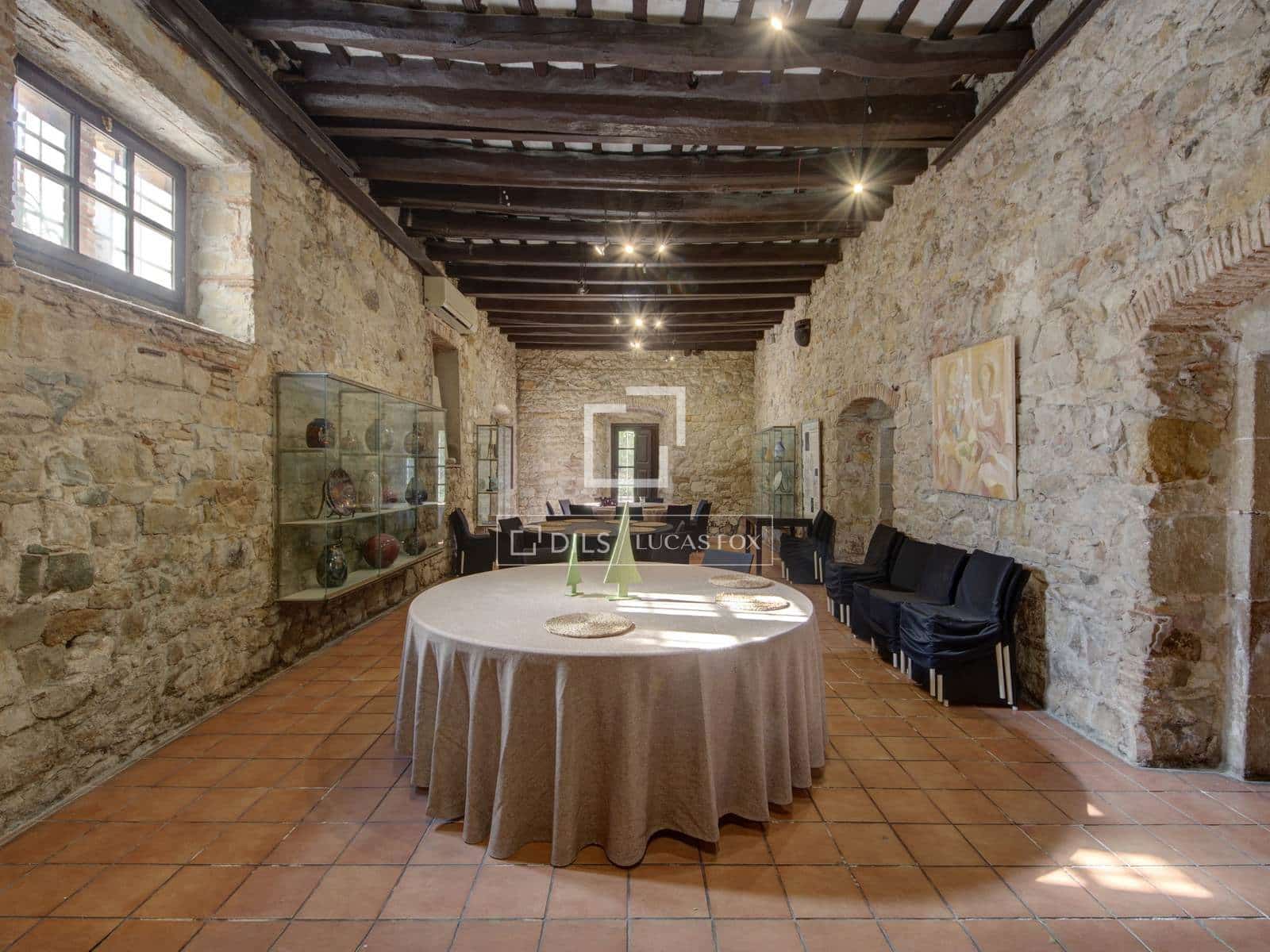 Commercial for sale in Cornella de Llobregat - € 2,700,000 (Ref: 9580377)