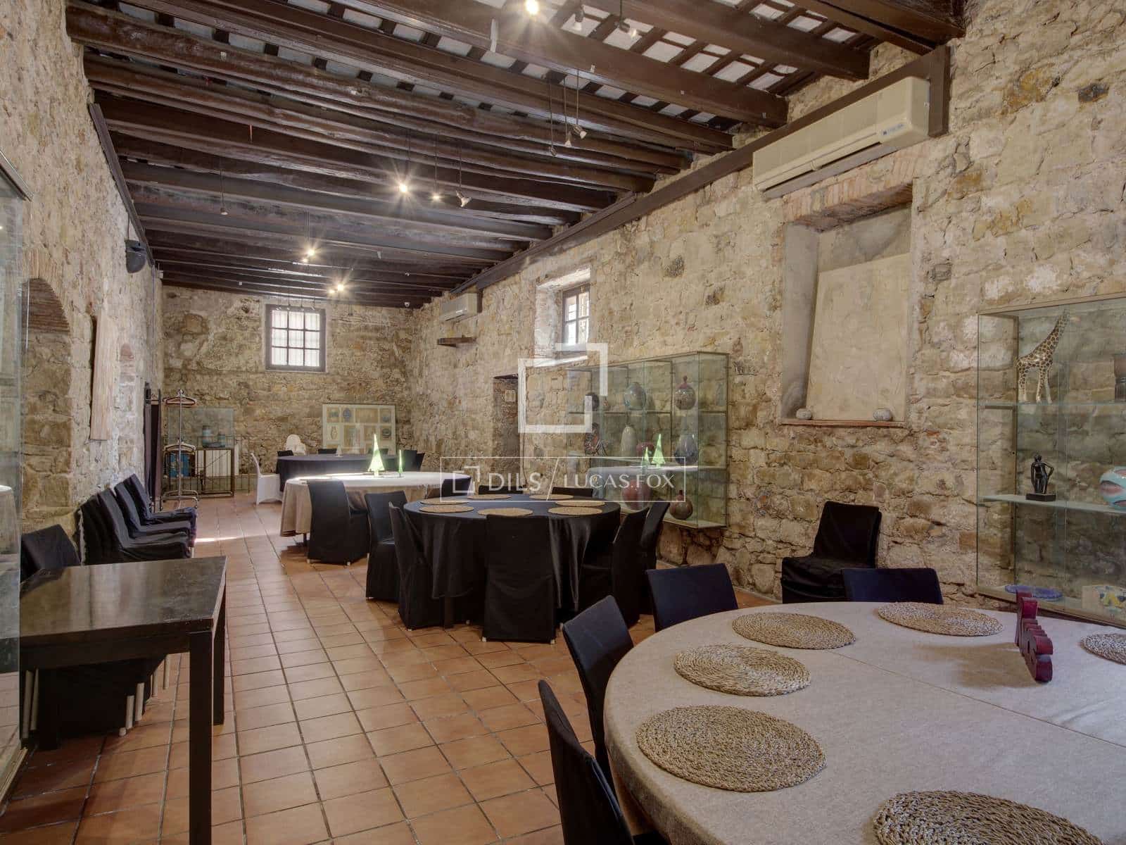 Commercial for sale in Cornella de Llobregat - € 2,700,000 (Ref: 9580377)