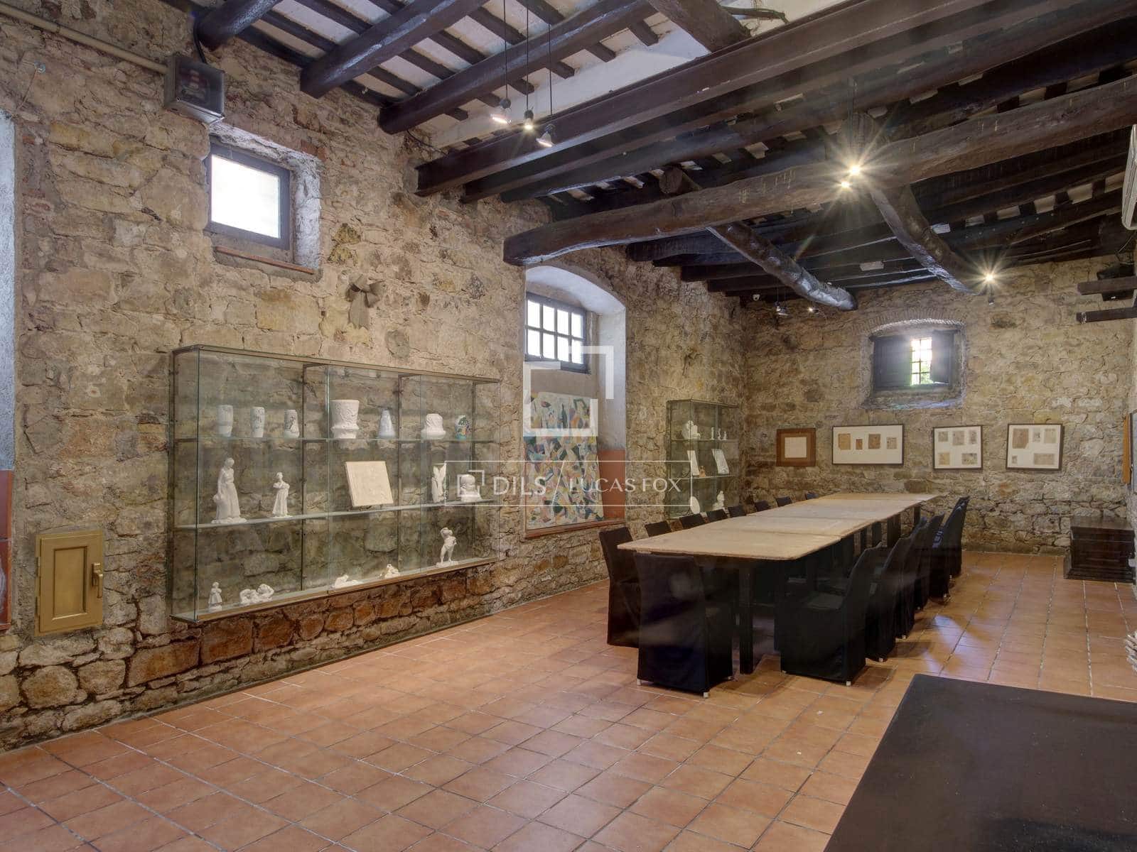 Commercial for sale in Cornella de Llobregat - € 2,700,000 (Ref: 9580377)