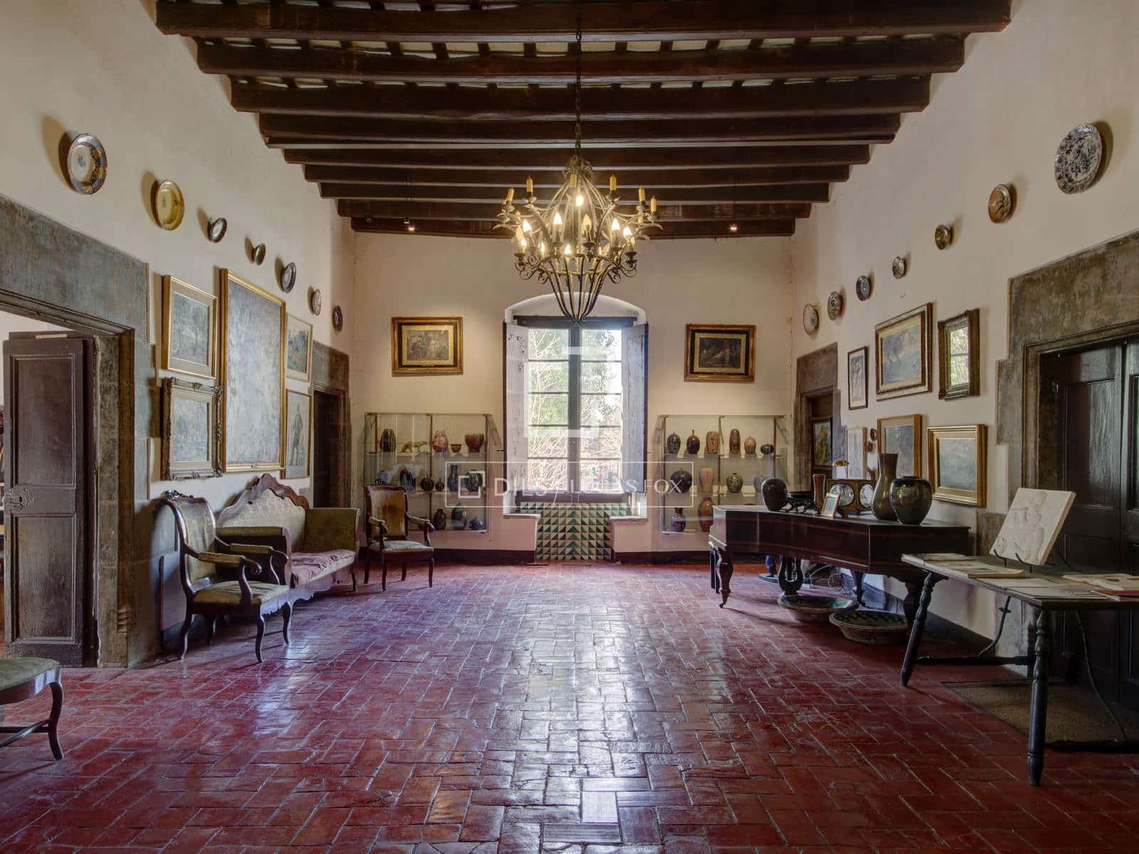 Commercial for sale in Cornella de Llobregat - € 2,700,000 (Ref: 9580377)