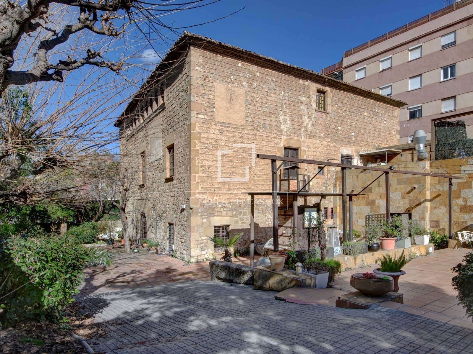 Commercial for sale in Cornella de Llobregat - € 2,700,000 (Ref: 9580377)