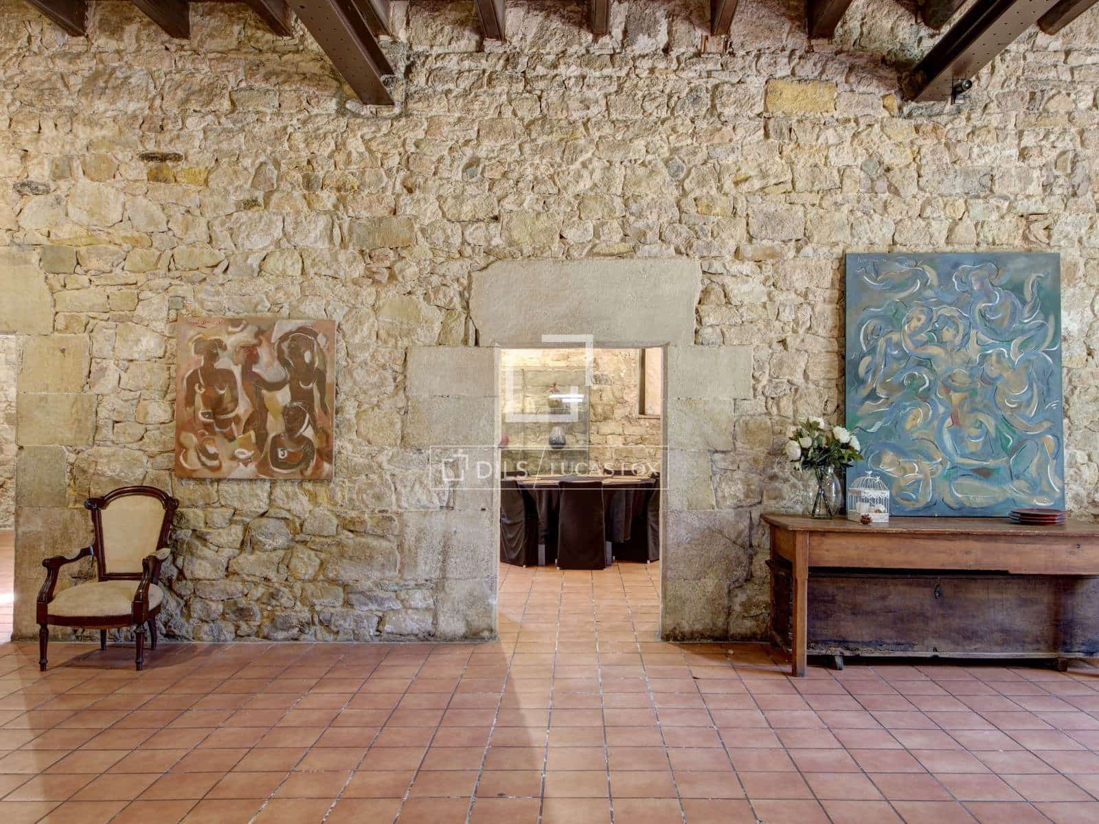 Commercial for sale in Cornella de Llobregat - € 2,700,000 (Ref: 9580377)