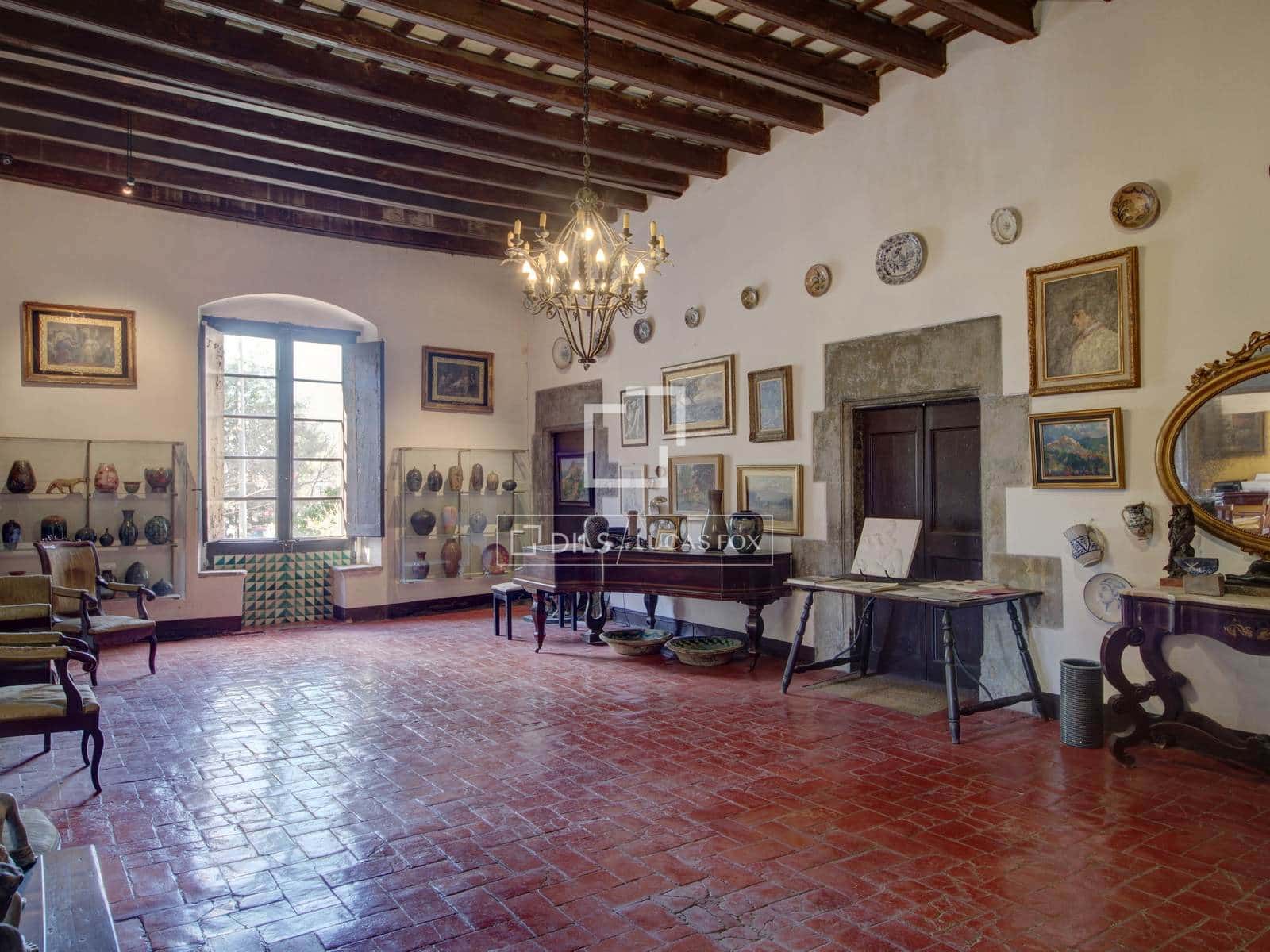 Commercial for sale in Cornella de Llobregat - € 2,700,000 (Ref: 9580377)