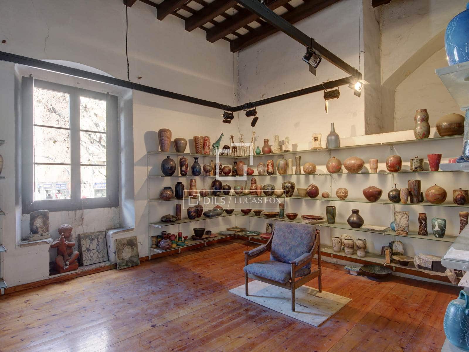 Commercial for sale in Cornella de Llobregat - € 2,700,000 (Ref: 9580377)