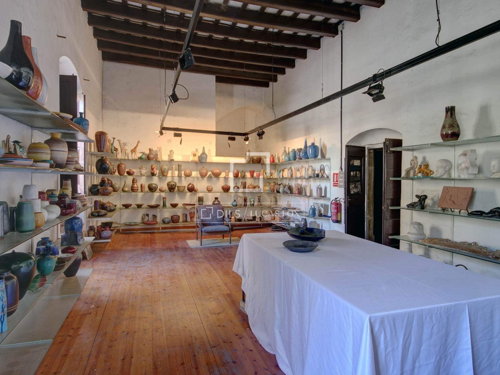 Commercial for sale in Cornella de Llobregat - € 2,700,000 (Ref: 9580377)