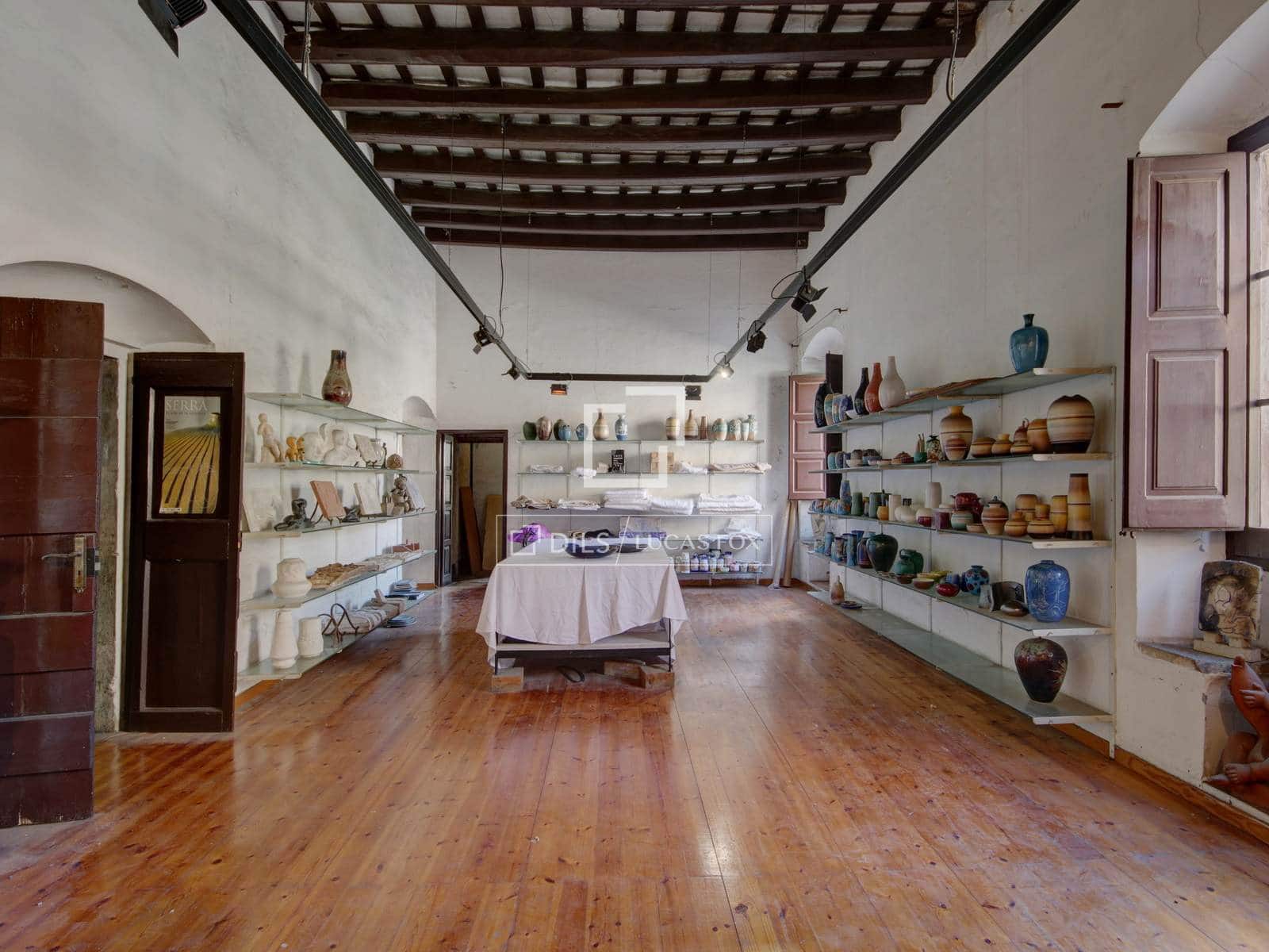 Commercial for sale in Cornella de Llobregat - € 2,700,000 (Ref: 9580377)