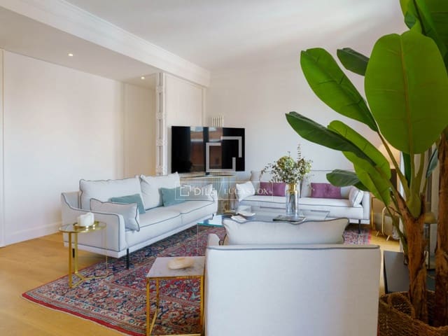 3 quarto Apartamento para arrendar em Almagro, Madrid cidade com garagem - 7 000 € (Ref: 9581231)