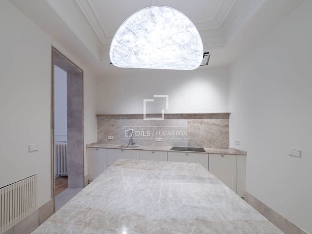 3 makuuhuone Huoneisto myytävänä paikassa Madrid kaupunki - 2 150 000 € (Ref: 9581234)