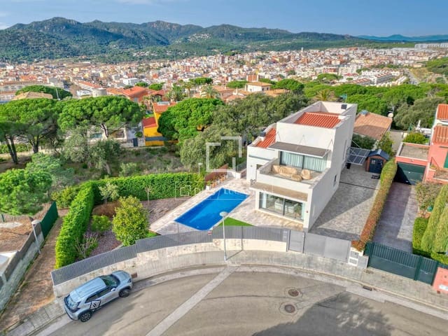 4 quarto Moradia para venda em Sant Feliu de Guíxols com piscina garagem - 2 650 000 € (Ref: 9581235)