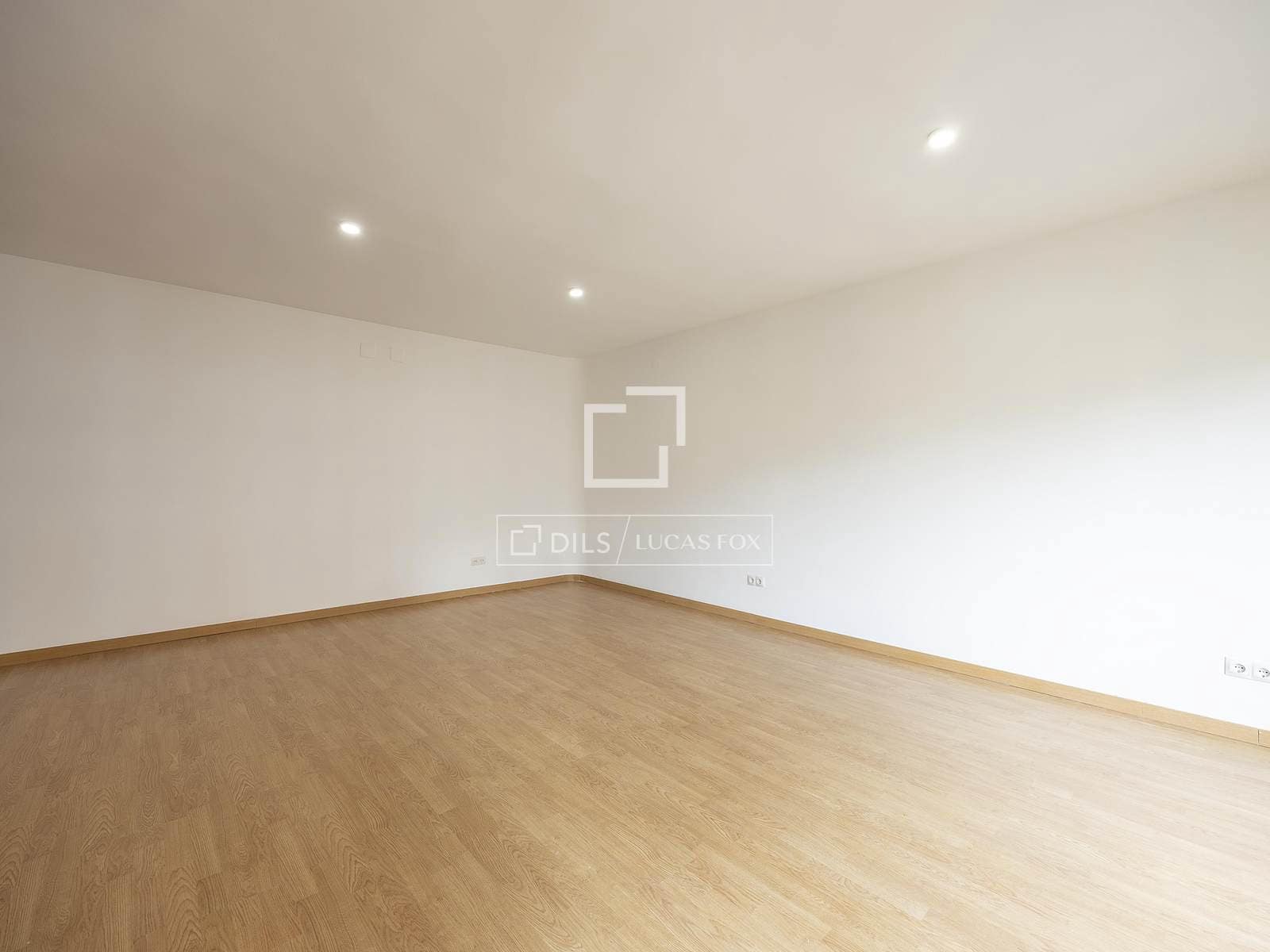 2 soveværelse Lejlighed til leje i Valencia by med garage - € 1.950 (Ref: 9583148)