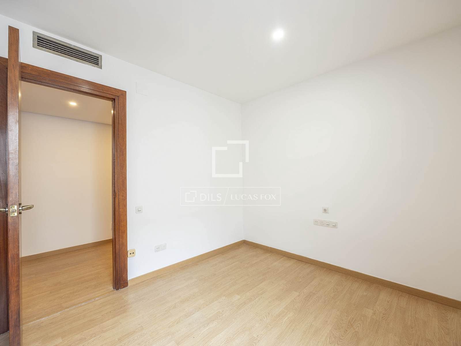 2 soveværelse Lejlighed til leje i Valencia by med garage - € 1.950 (Ref: 9583148)