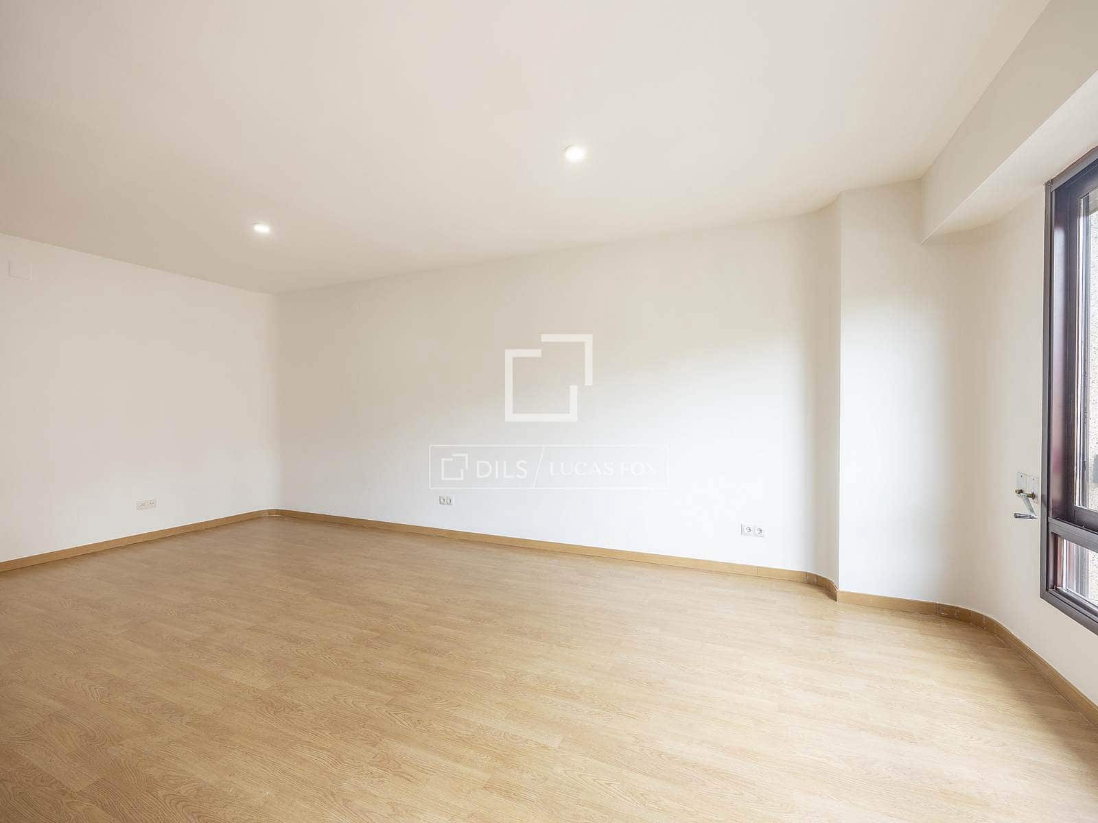 2 soveværelse Lejlighed til leje i Valencia by med garage - € 1.950 (Ref: 9583148)