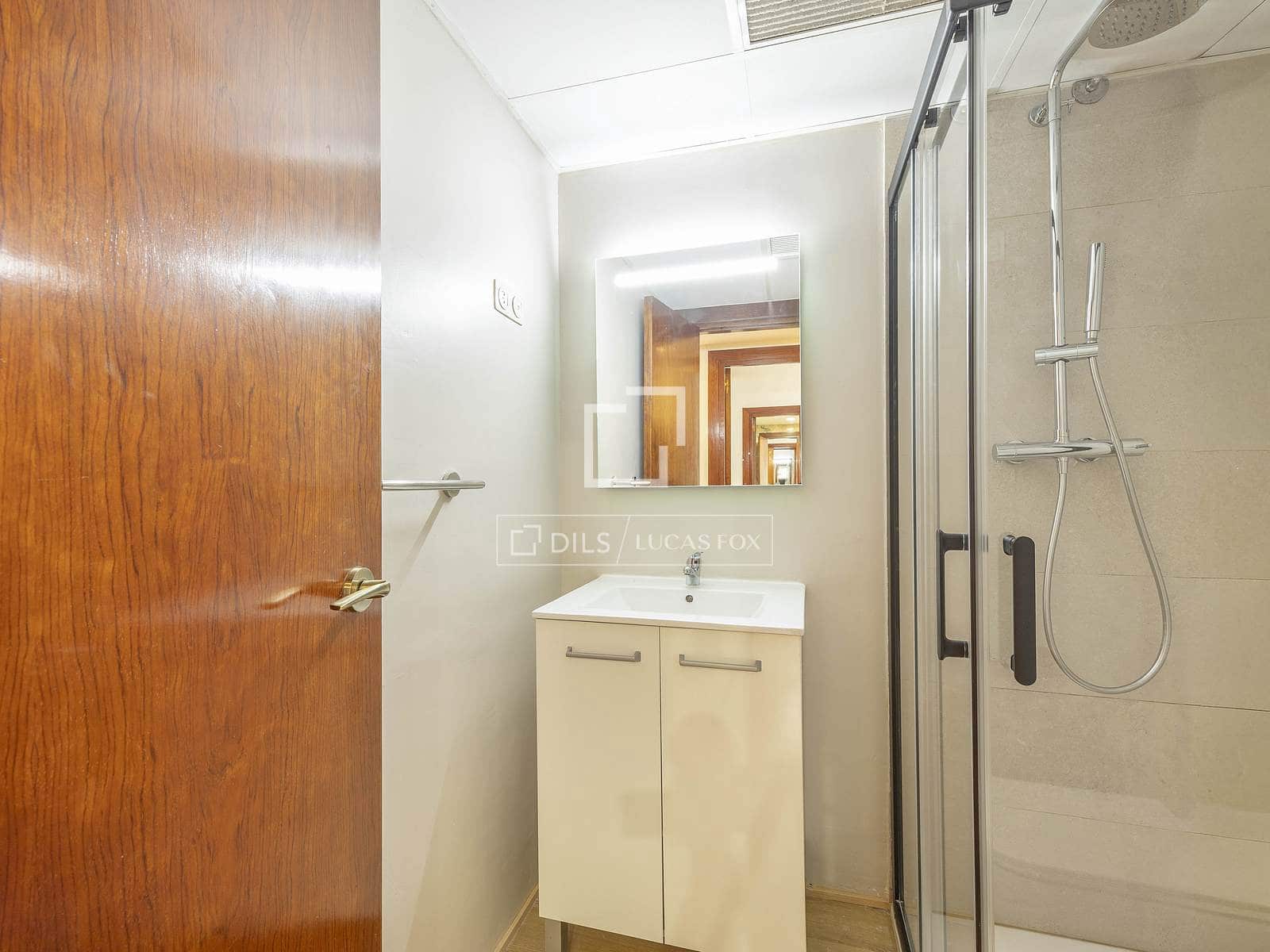 2 soveværelse Lejlighed til leje i Valencia by med garage - € 1.950 (Ref: 9583148)