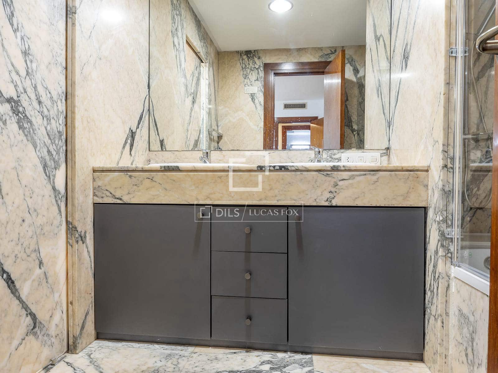 2 soveværelse Lejlighed til leje i Valencia by med garage - € 1.950 (Ref: 9583148)