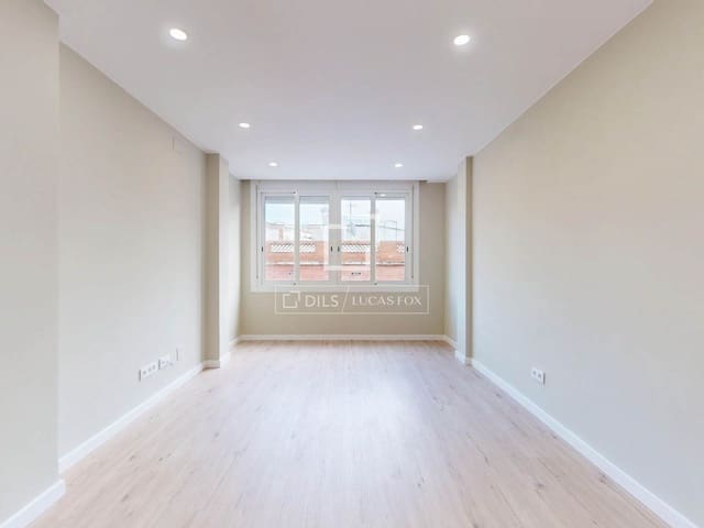 3 soveværelse Lejlighed til salg i Sants-Montjuïc, Barcelona by - € 446.000 (Ref: 9583469)