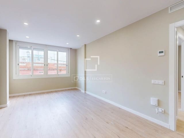 3 soveværelse Lejlighed til salg i Sants-Montjuïc, Barcelona by - € 446.000 (Ref: 9583469)