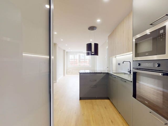 3 soveværelse Lejlighed til salg i Sants-Montjuïc, Barcelona by - € 446.000 (Ref: 9583469)